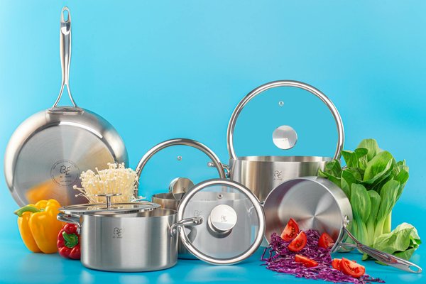 What are the best strategies to find UK kitchen sales on cookware?